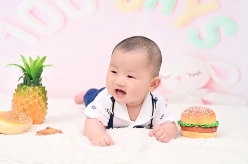 长兴宝宝眼角红血丝